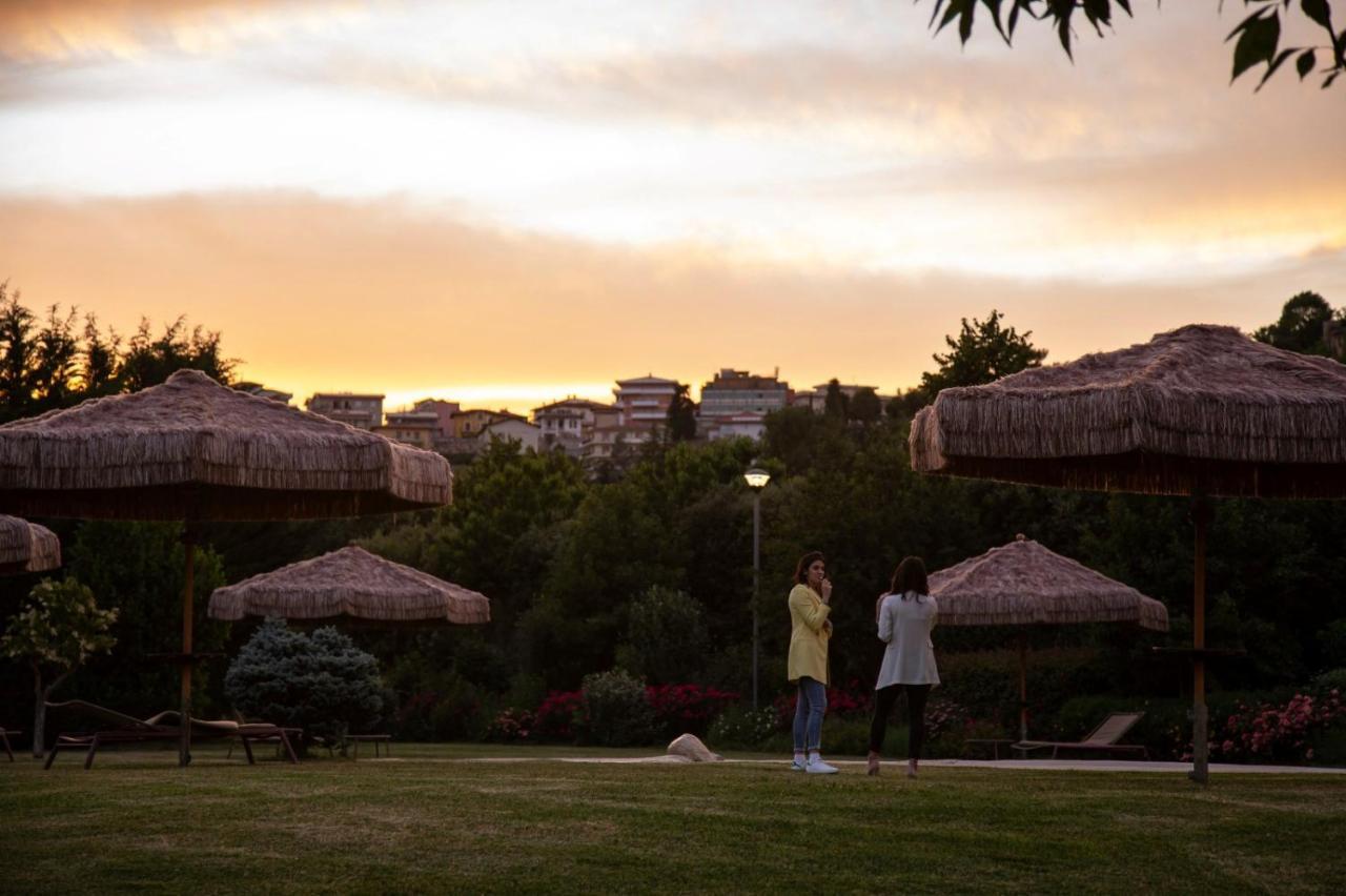 Hotel Magione Papale Relais LʼAquila Zewnętrze zdjęcie